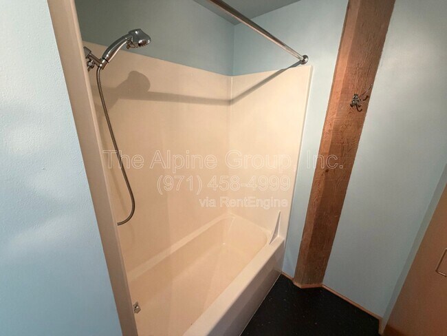 Building Photo - 1420 NW Lovejoy St