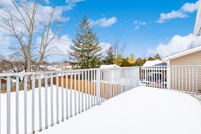 Building Photo - 611 Evergreen Terrace