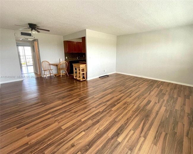 Building Photo - 4031 Harwood D