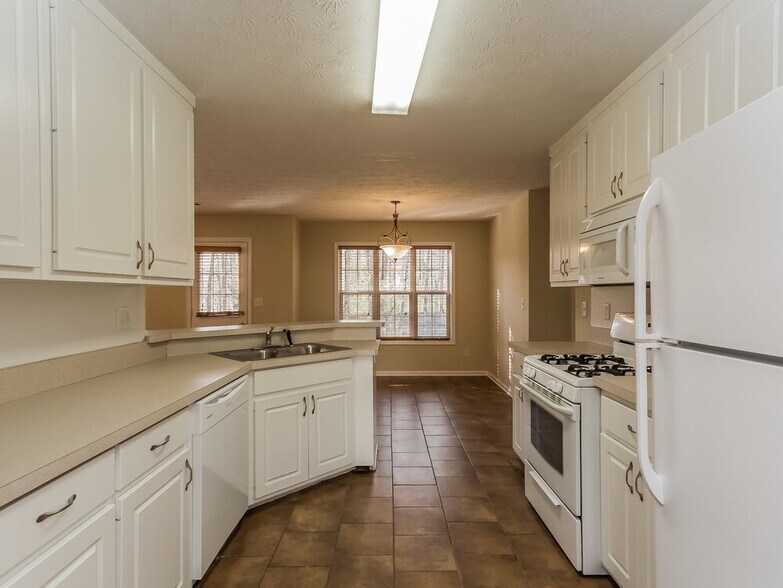 Building Photo - 865 Simon Ive Dr