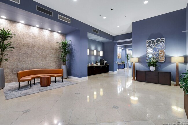 Building Photo - GORGEOUS FURNISHED CONDOMINIUM WITH GREAT ...
