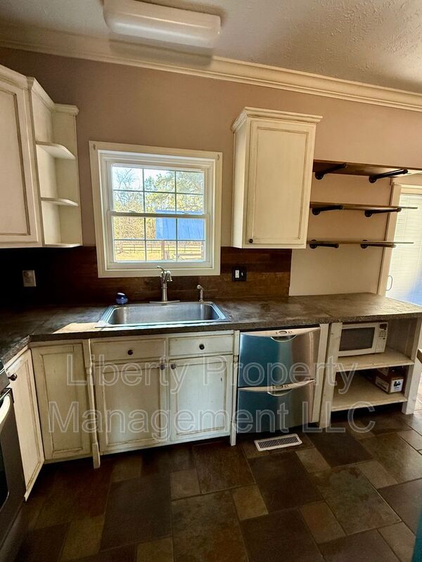 Building Photo - 143 Quail Dr