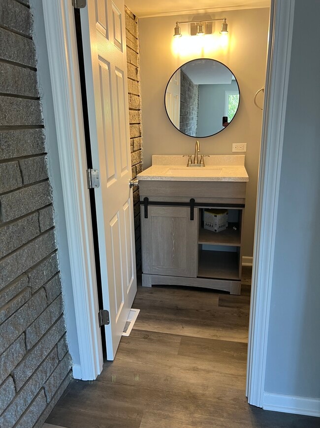 Building Photo - 385 Dover Ln