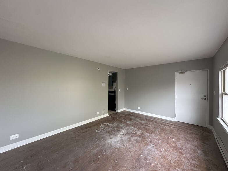 Building Photo - 7632 N Milwaukee Ave