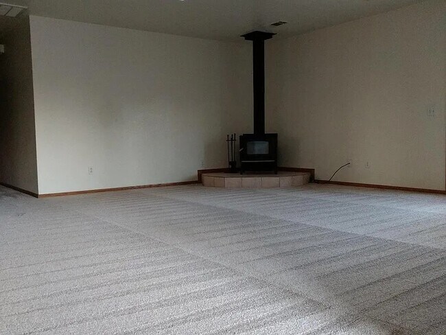 Building Photo - 11125 Smoke Tree Rd