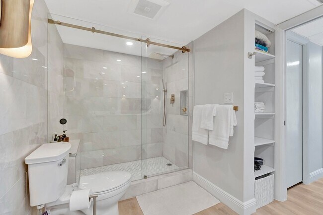 Building Photo - 1 Harbourside Dr