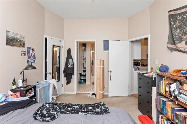 Building Photo - 1 bedroom in Chicago IL 60613