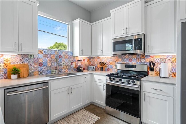 Building Photo - 6301 Santos St