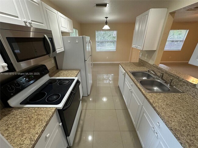 Building Photo - 5548 Birdsong Ln