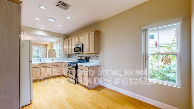 Building Photo - 121 Porterfield Creek Dr