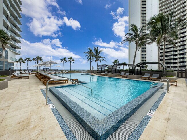Building Photo - 3100 N Ocean Dr