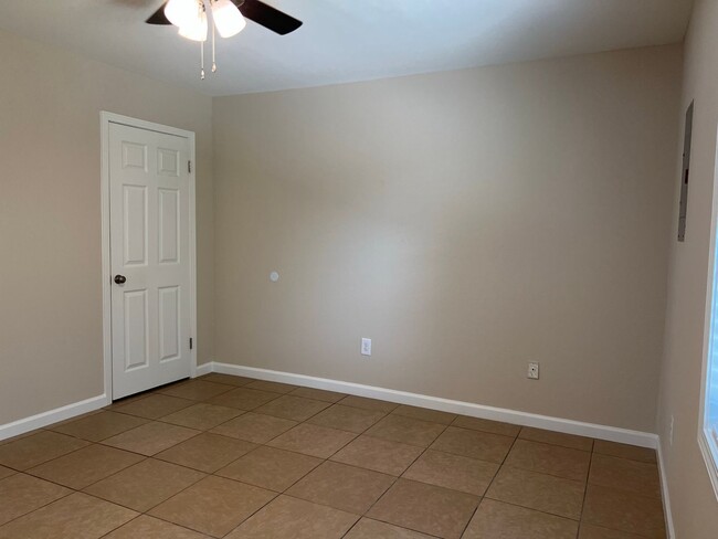 Building Photo - Cedar Grove B