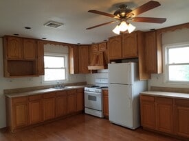 Building Photo - 702 Edmunds Ave