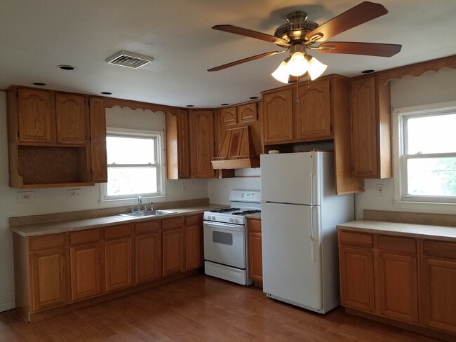 Building Photo - 702 Edmunds Ave