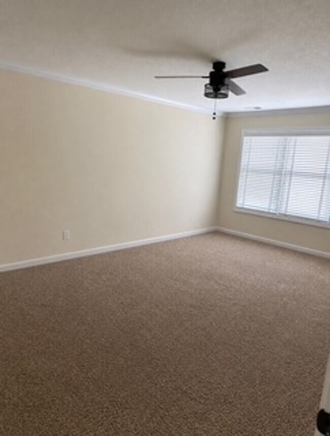 Building Photo - Maryville 37803 - 3 bedroom 2.5 bath home - Call Debra Johnson (865) 591-8281