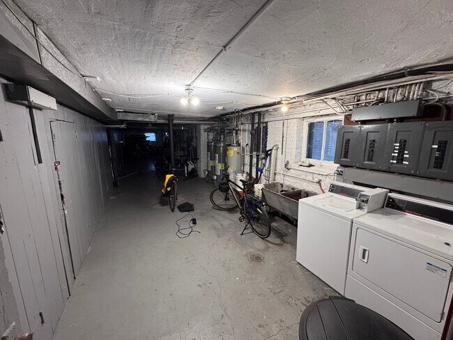 Building Photo - 2251 W Giddings St