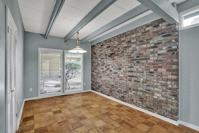 Building Photo - 5365 Jamaica Dr