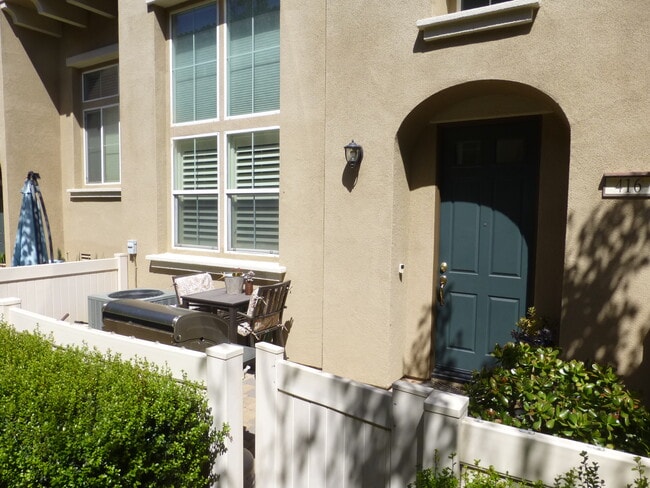 Building Photo - 416 W Linden Dr