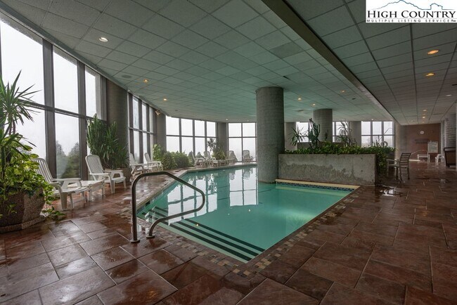 Building Photo - 303 Sugar Top Dr