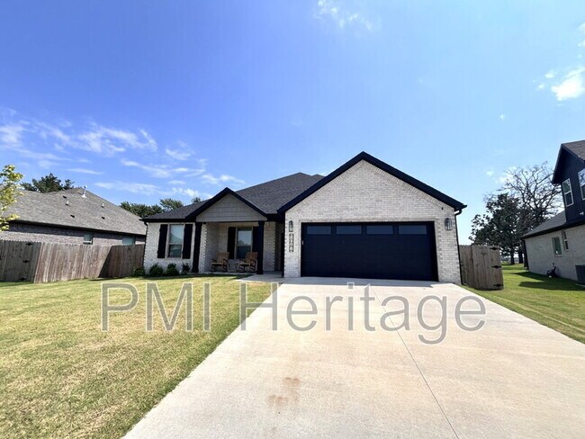 Building Photo - 2061 Larry Ln