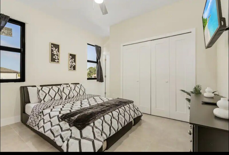 Building Photo - 4716 NW 39th Ave
