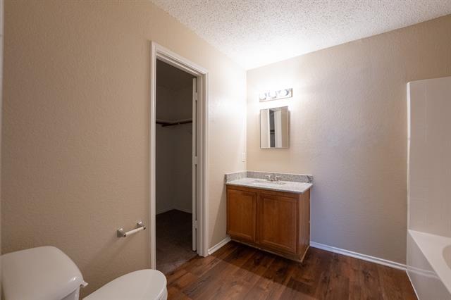 Building Photo - 1420 Bumble Bee Dr