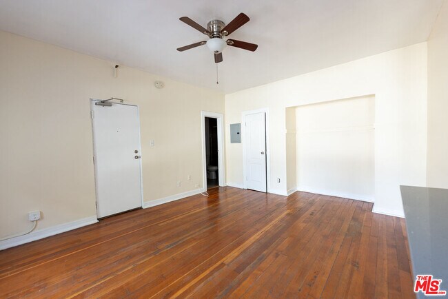 Building Photo - 661 Shatto Pl