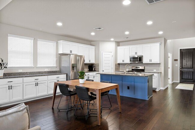 Building Photo - 3009 Diego Dr