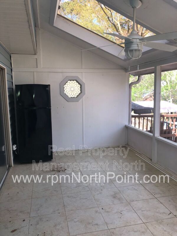 Building Photo - 676 Anderson Walk