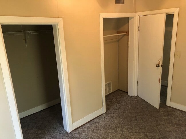 Building Photo - $875 - 2 bed 1 bath - Single Family Home