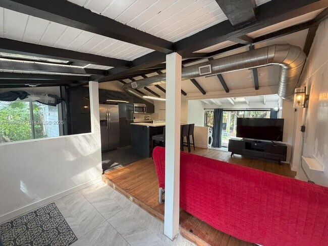 Building Photo - 491 NE 163rd St