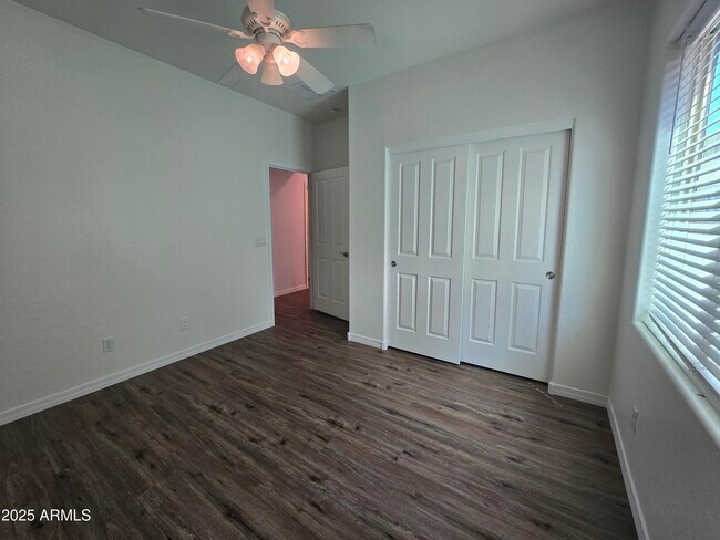 Building Photo - 1514 E Hummingbird Way