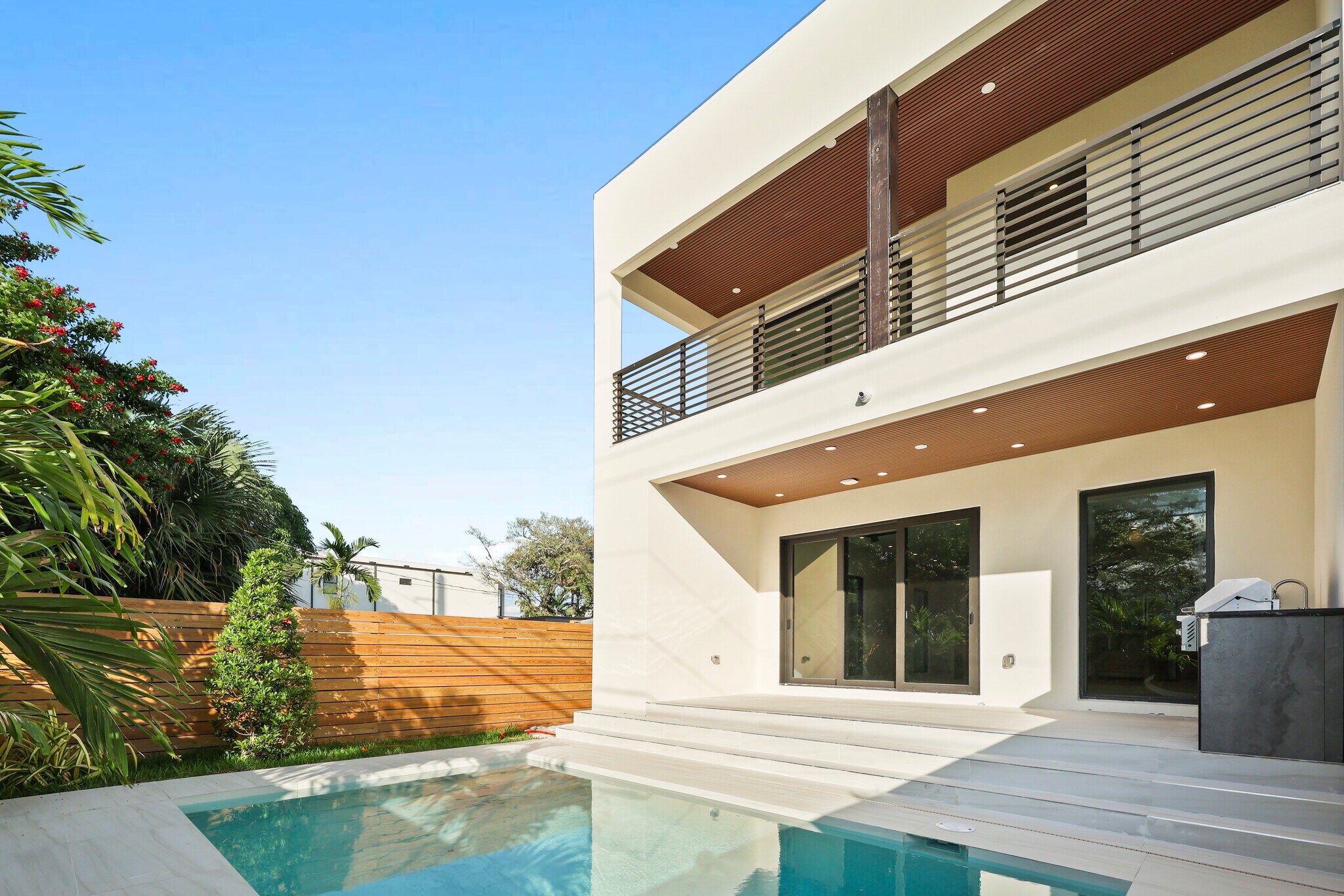 Building Photo - 1319 NE 13th Ave