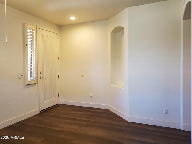 Building Photo - 2430 E Darrel Rd