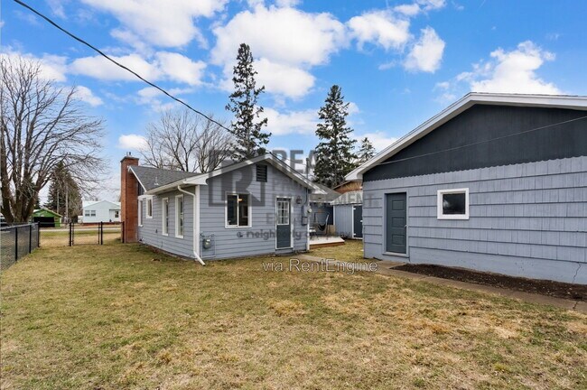 Building Photo - 1111 4th St W