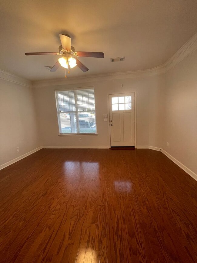 Building Photo - 2310 Elliott Ave