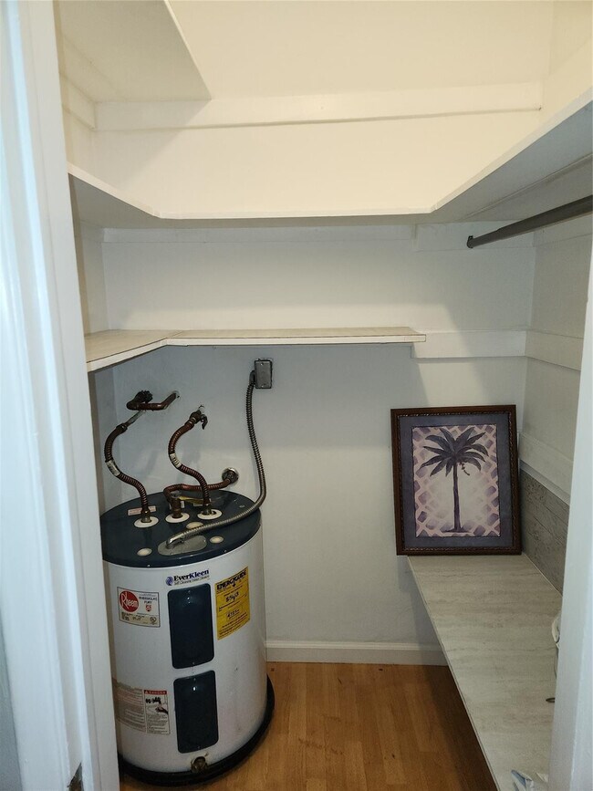 Building Photo - 4521 NE 21st Ave