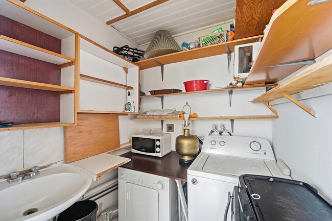 Building Photo - 226 Normandy Ln