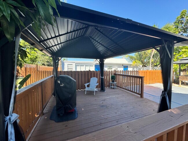 Building Photo - 919 Laurel Dr