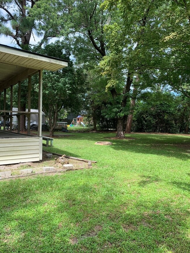 Building Photo - 3 Bedroom 1.5 Bath House on N. Wallace Ava...