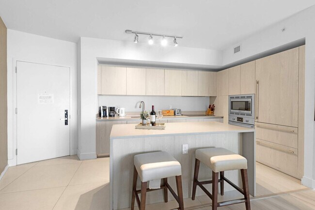 Building Photo - 4111 S Ocean Dr