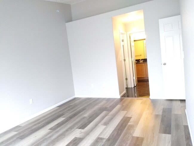 Building Photo - Beautifull Spacious 2 Bedroom 2 Bath Townh...