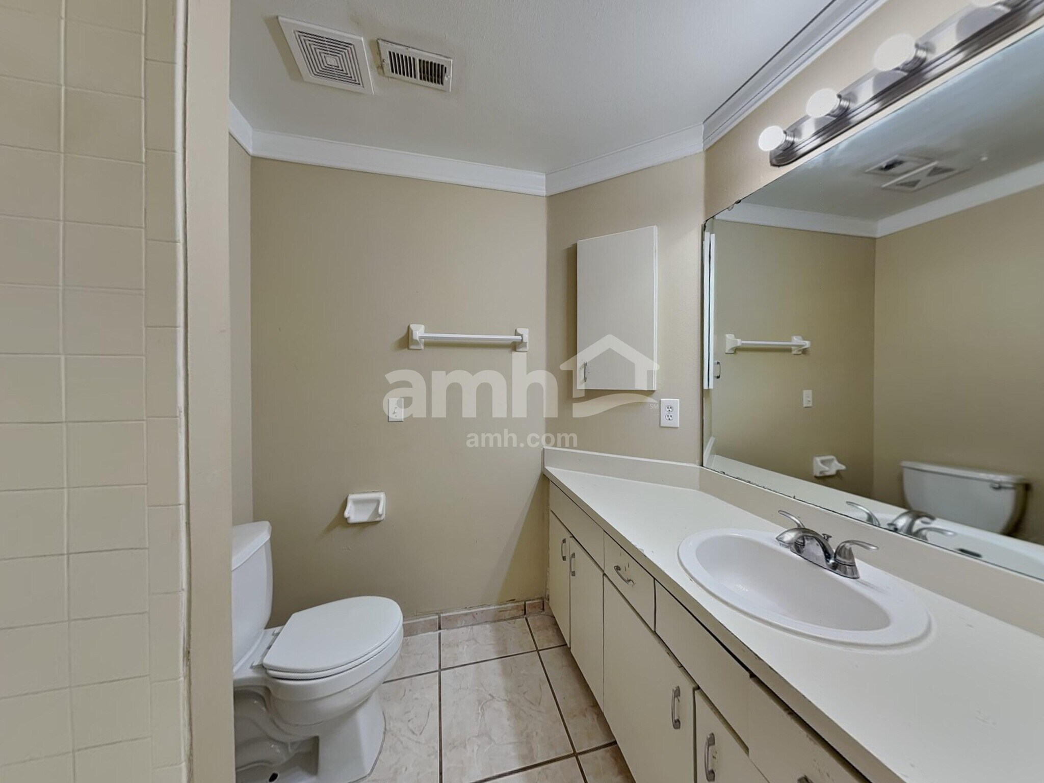 Building Photo - 4232 Pacifica Dr