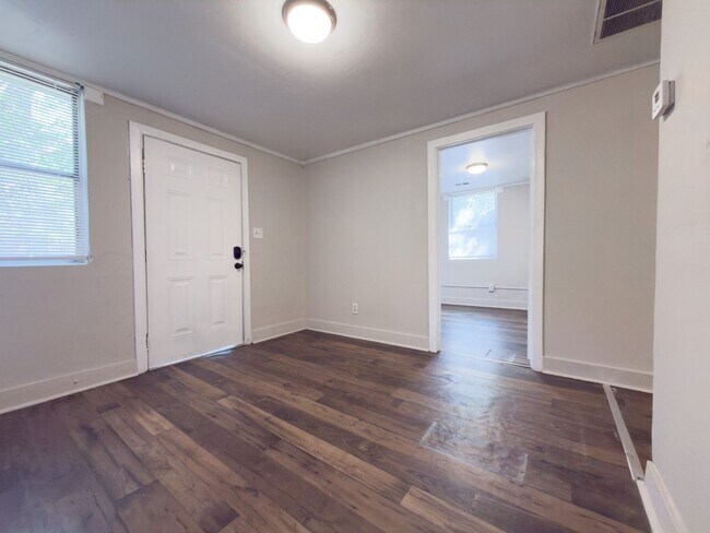 Building Photo - 2181 Eleanor Dr