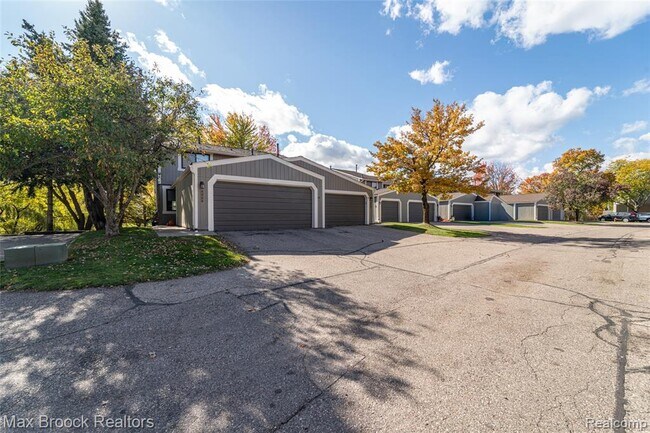 Building Photo - 862 Yorktown Ct