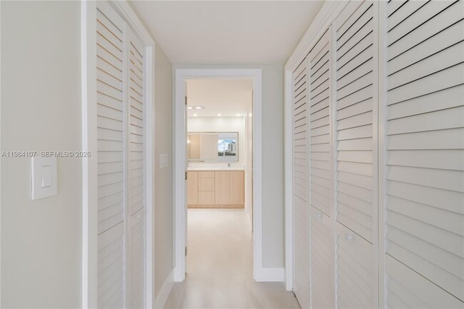 Building Photo - 1 Grove Isle Dr