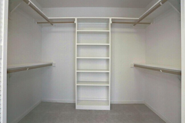 Building Photo - 13819 Starhill Ct