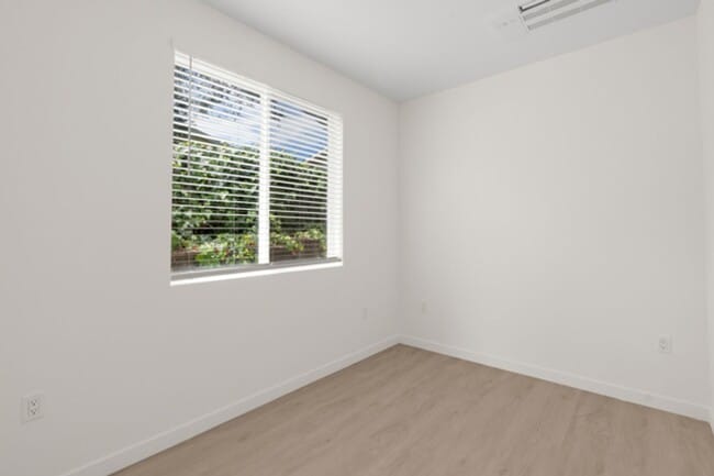 Building Photo - 291 Ramona Dr