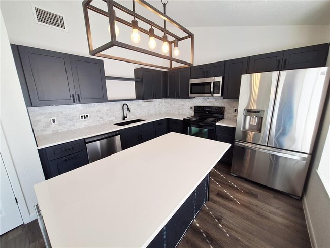 Building Photo - 1005 Ridgeline Dr