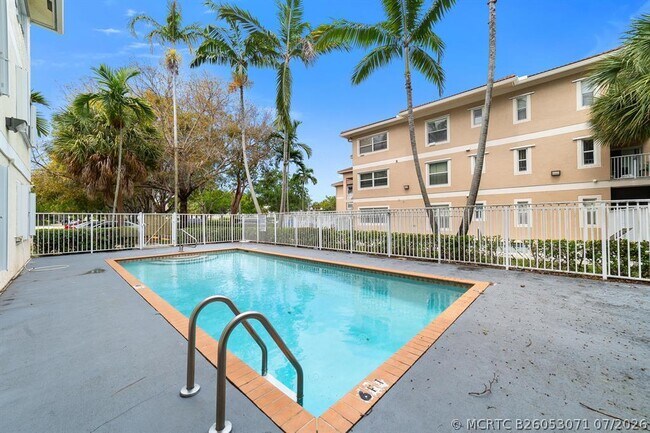 Building Photo - 2901 Riverside Dr
